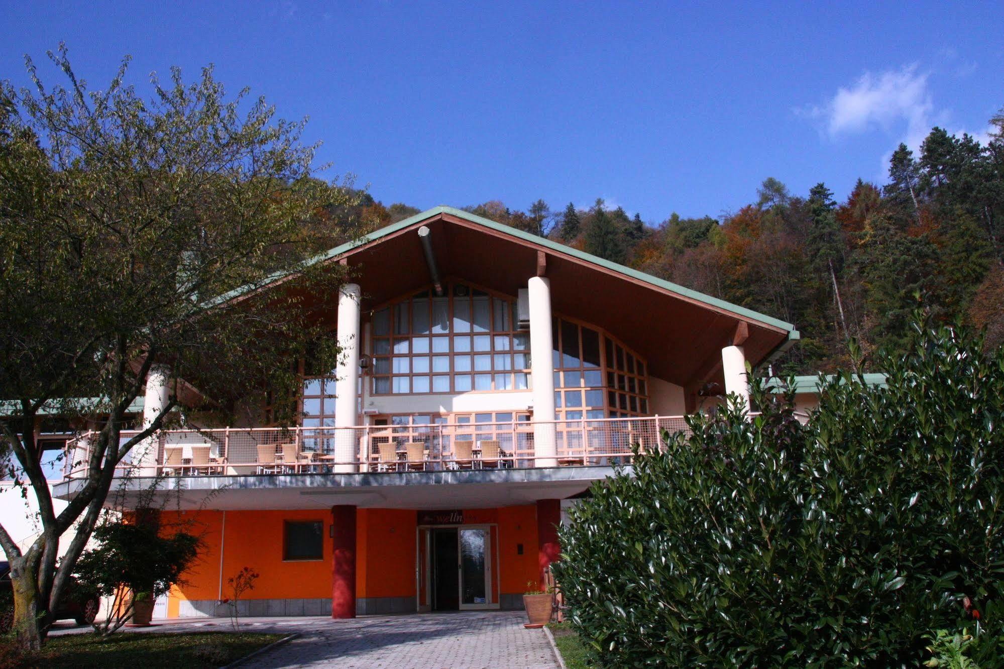 Hotel Harmonija Spa & Free Parking Mengeš Kültér fotó